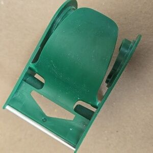 Tape Dispenser Durable Green Plastic Cutting Teeth 1 Sent